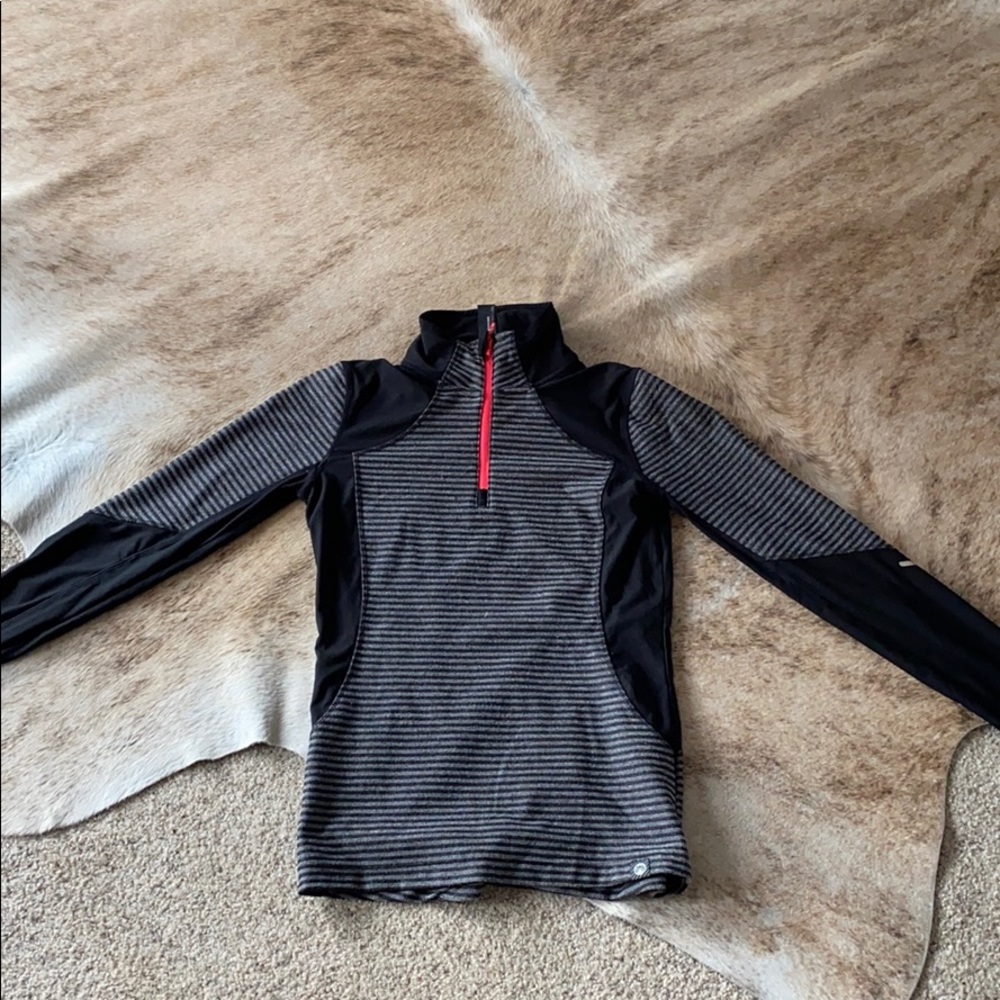 Women’s lightweight workout jogging pullover